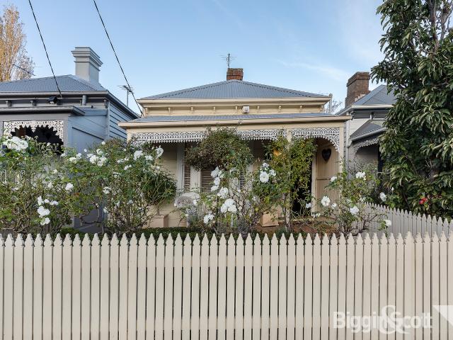 CHARMING IMMACULATE 2 BEDROOM HOME