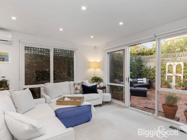 CHARMING IMMACULATE 2 BEDROOM HOME