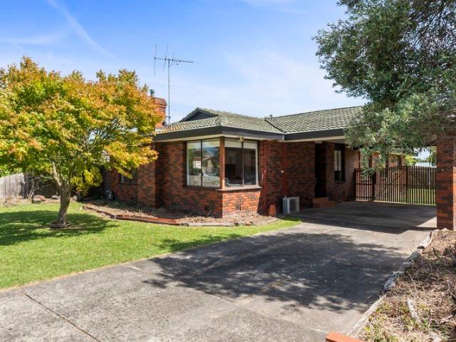Charming in Carcoola Court