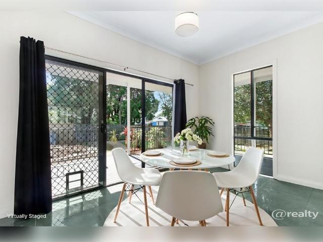 Charming Island Home Prime Location on Macleay Island