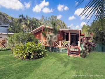 Charming Island Retreat Just Steps from the Waterfront
