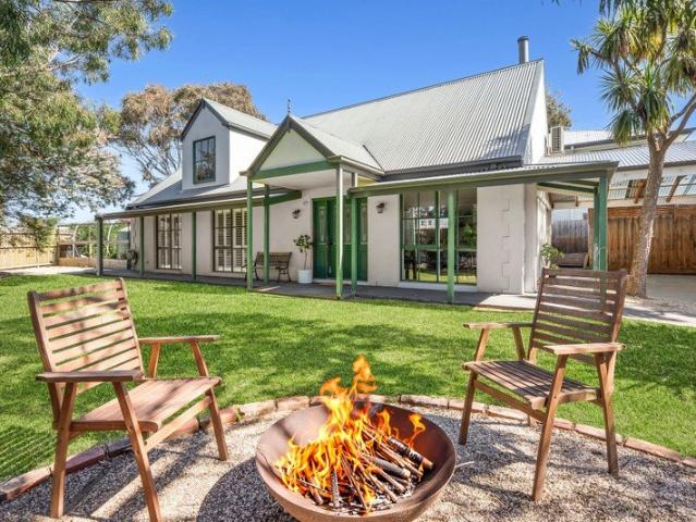 Charming Jan Juc Cottage