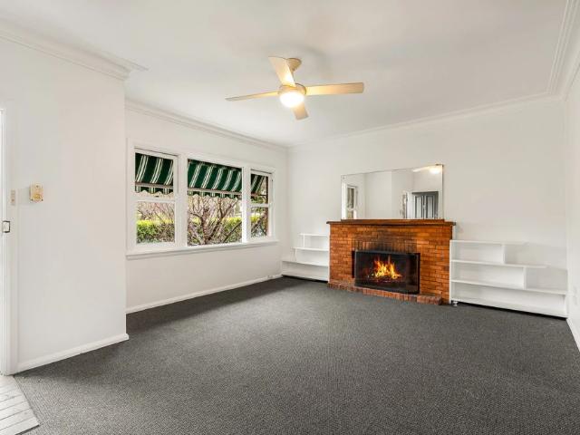 Charming Lakeside Living in Mittagong