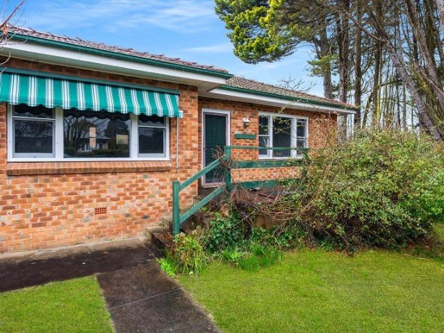 Charming Lakeside Living in Mittagong