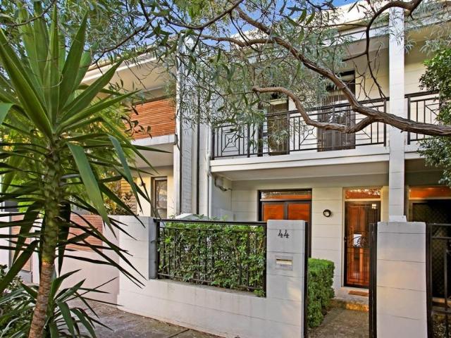 Charming Large Family Home Terrace