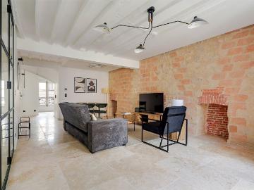 Charming Le Marais 2 Bedroom Oasis Awaits!, Paris Amsterdam Apartments for Rent