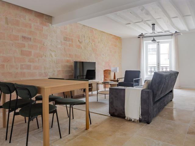 Charming Le Marais 2 Bedroom Oasis Awaits!, Paris Amsterdam Apartments for Rent
