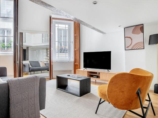 Charming Le Marais One Bedroom Apartment Awaits!, Paris Amsterdam Apartments for Rent