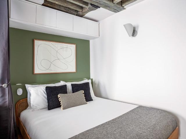 Charming Le Marais Studio: Modern Comfort Awaits, Paris Amsterdam Apartments for Rent