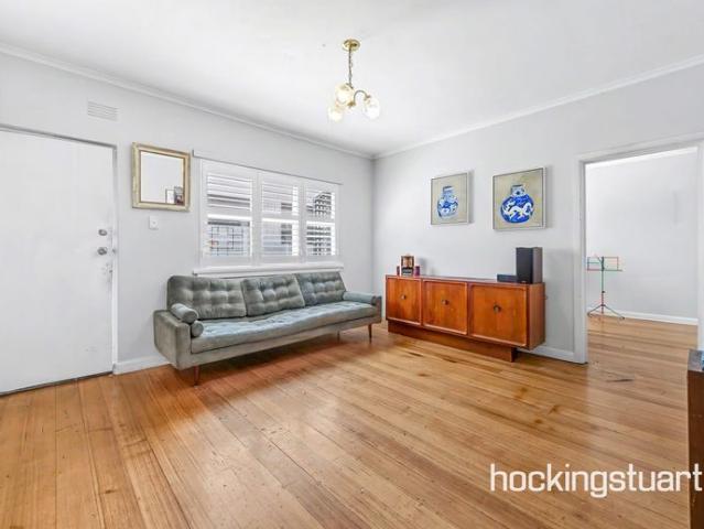 Charming & Light Filled 2 Bedroom Apartment in Prime St Kilda East Location