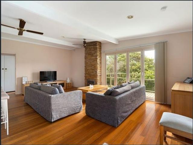 Charming, light filled home with dual living floorplan