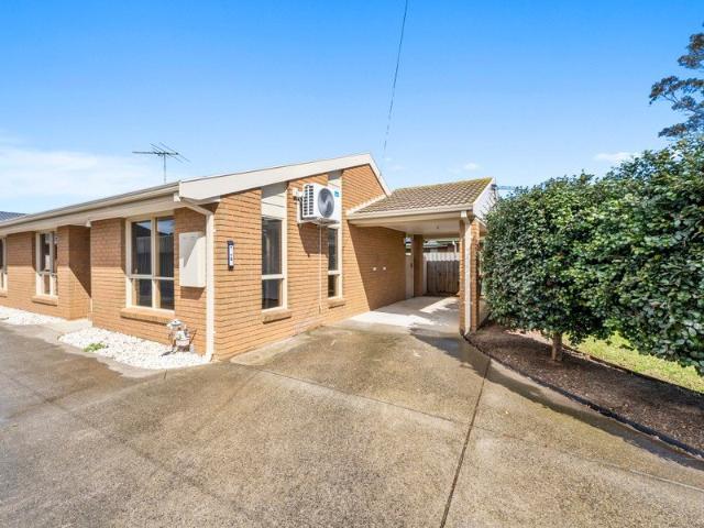Charming & Light Filled Home in Quiet Werribee Court
