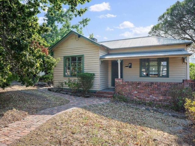 CHARMING LITTLE 2 BEDDER COTTAGE