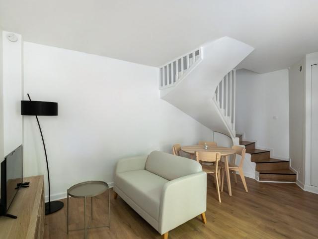 Charming little house in the heart of Levallois Perret Metro 3 Louise MichelSpacious and neat flat with nice city view