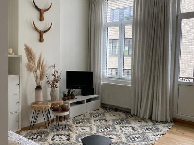 CHARMING LIVING IN A RENOVATED TOWNHOUSE IN A PRIME LOCATION