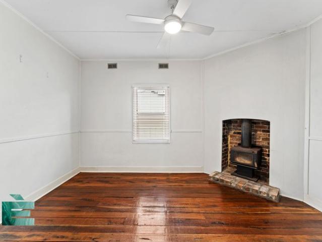 Charming Living with Space, Style & Convenience