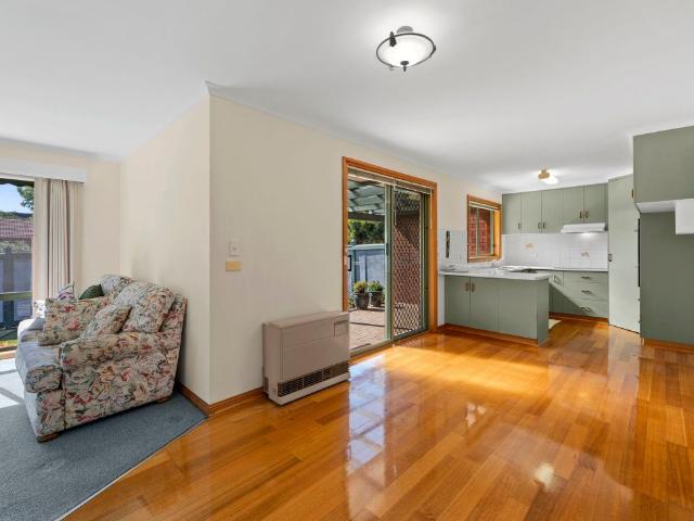 Charming Locally Built Townhouse in a Quiet Benalla Court Location