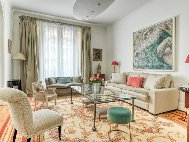 Charming loft in the city center, Paris Amsterdam Apartments for Rent