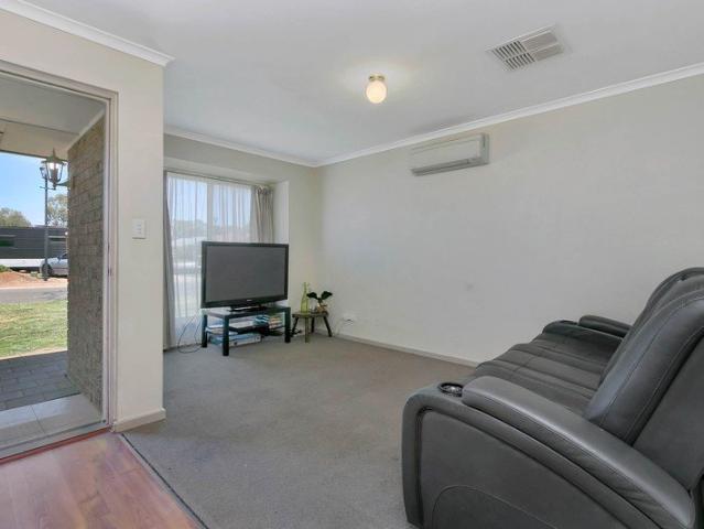 Charming & Low Maintenance 3 Bedroom Home in a Convenient Location Available Now