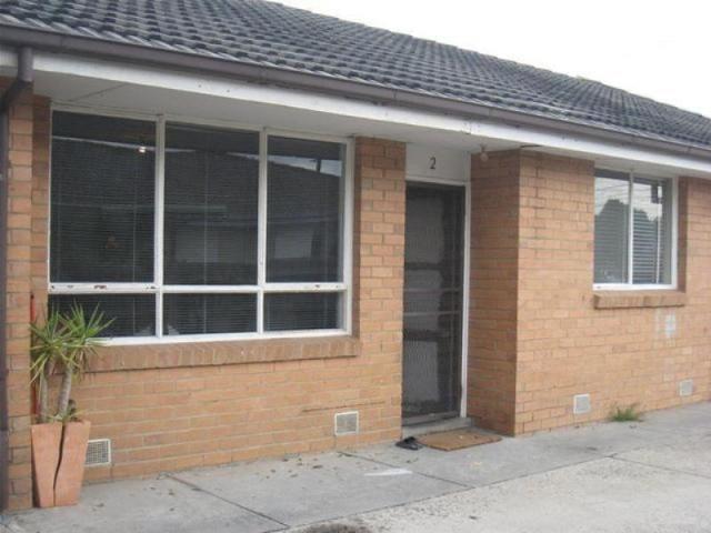 Charming & Low Maintenance 2 Bedroom Unit in a Prime Location!