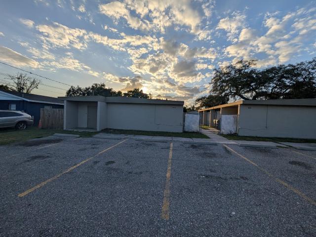 Charming & Low Maintenance 2 BR / 1 BA Apartment in Tampa