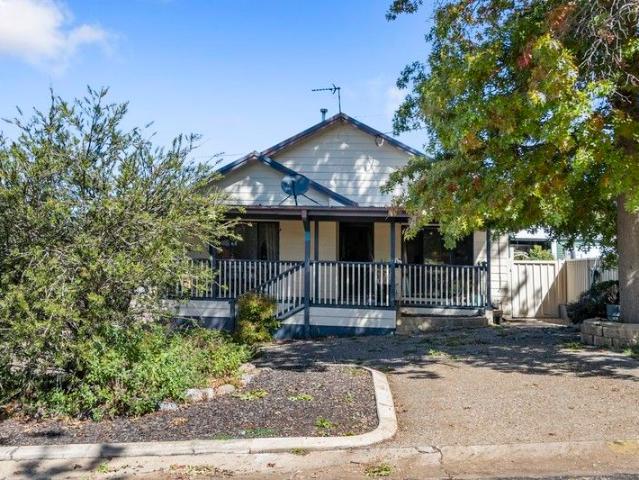 Charming, Low Maintenance Living Close to Cooma CBD