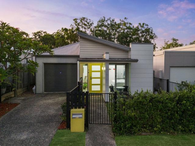 Charming Low Maintenance Living I Convenient Location