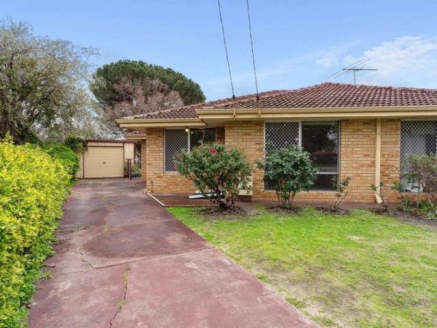 Charming, Low Maintenance Living in a Connected Kenwick Pocket!