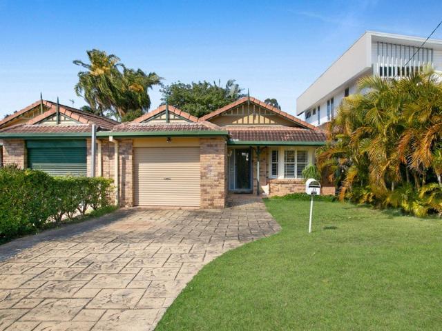 Charming Low Maintenance House in a Prime Labrador Location