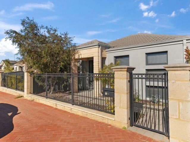 CHARMING LOW MAINTENANCE LIVING IN FANTASTIC LOCATION