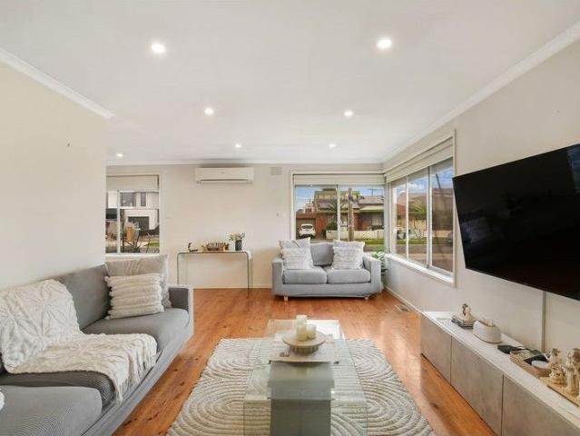 Charming Low Maintenance Living in the Heart of Lalor