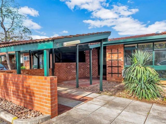 Charming & Low Maintenance Unit in a Prime Near City Location!