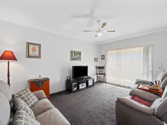 Charming lowset home in quiet cul de sac