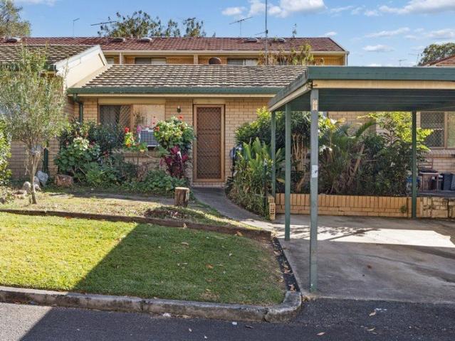 Charming Lowset Unit in the Heart of Woodridge Low Body Corp, High Appeal!