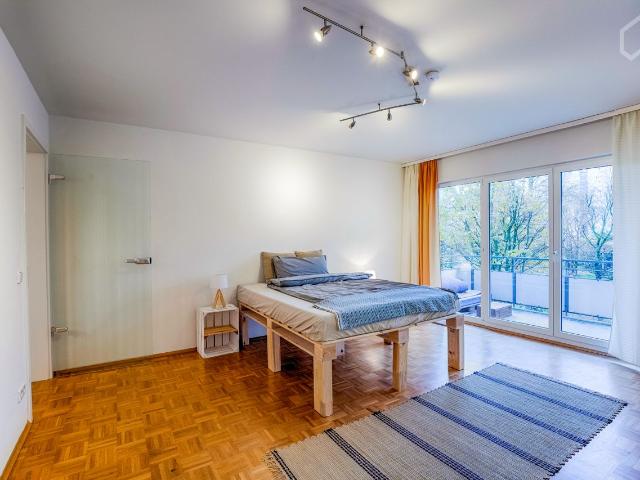 Charming Maisonette Apartment with Balcony and Private Garden, Koln Amsterdam Apartments for Rent