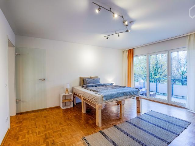 Charming Maisonette Apartment with Balcony and Private Garden