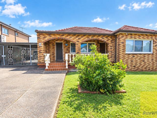 Charming massive 4 bedroom home