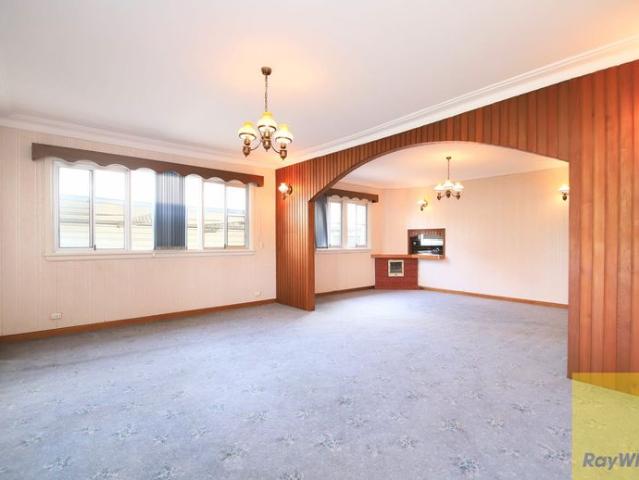 Charming massive 4 bedroom home