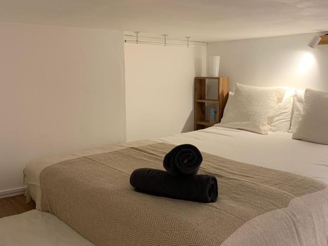 Charming Mezzanine Studio in the Heart of Paris – All Inclusive, Paris Amsterdam Apartments for Rent