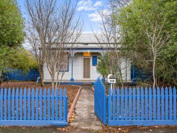 Charming Miners Cottage!