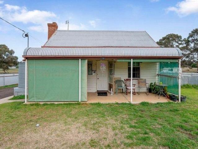 CHARMING MINER'S COTTAGE ON EXPANSIVE ALLOTMENT