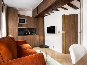 Charming Montmartre Studio with AC near Sacré Cœur, Paris Amsterdam Apartments for Rent
