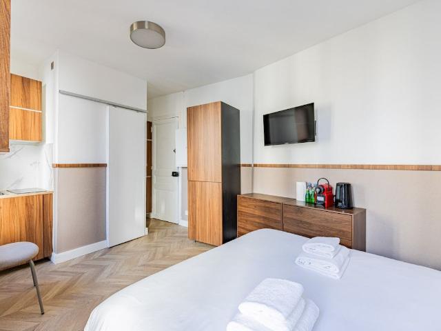 Charming Montmartre Studio with AC near Sacré Cœur, Paris Amsterdam Apartments for Rent
