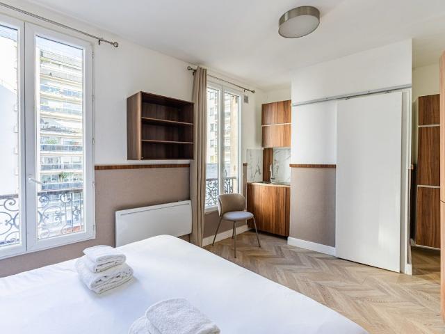 Charming Montmartre Studio near Sacré Cœur, Paris Amsterdam Apartments for Rent