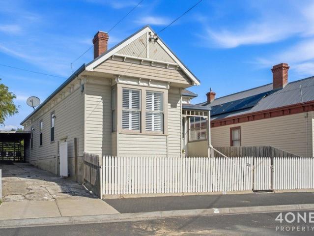 Charming Moonah Home with Mountain Views