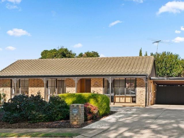 Charming Modbury Heights Family Home