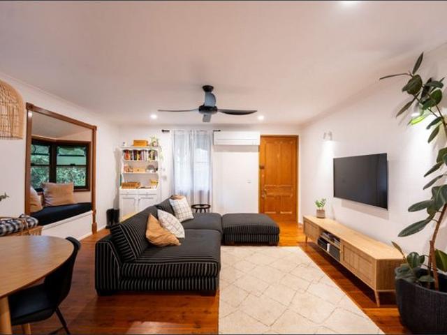 Charming modern cottage with old world charm and creek frontage