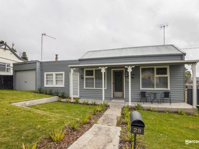 Charming Modern Cottage with Spacious Living