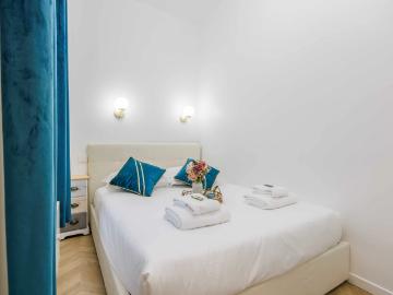 Charming modern apartment of 25m2, located in one of the most elegant and prestigious neighborhoods of Paris