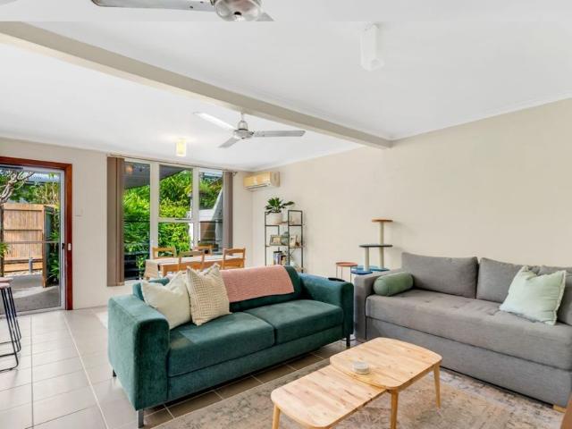 Charming Modern Beachside Single Story Unit